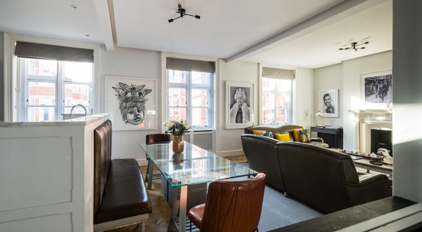 Photo of The Queen's Nod