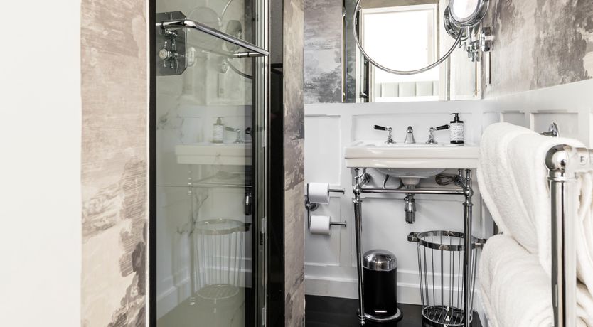 Photo of The Queen's Nod