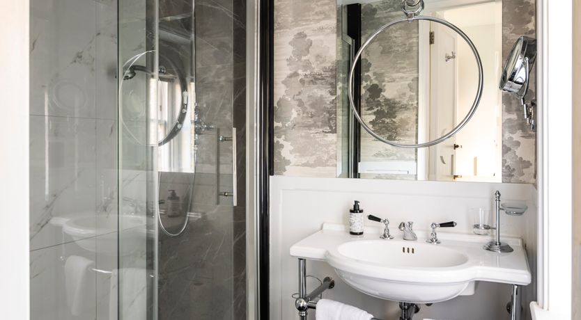 Photo of The Queen's Nod