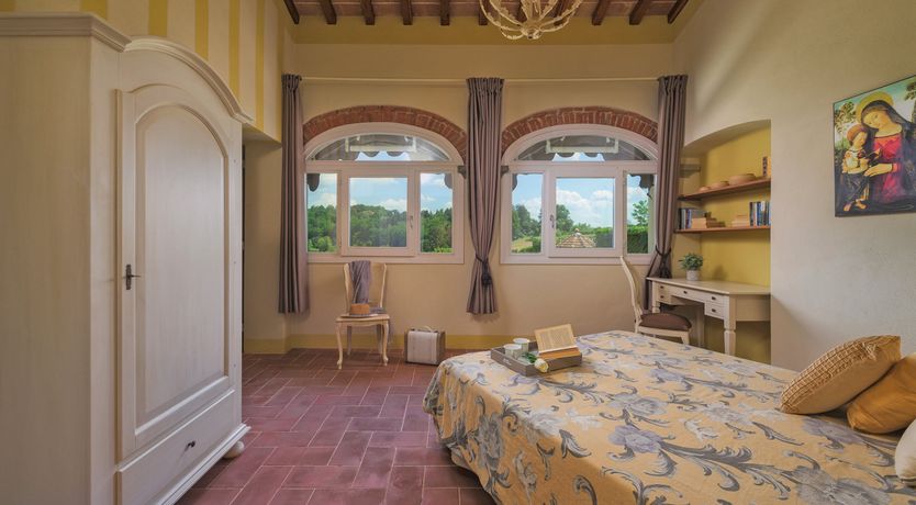 Photo of Olives & Roses