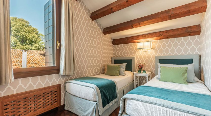 Photo of Venice, I Can Feel the Waves