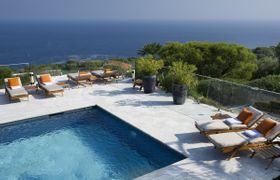 Stylish Seascapes Villa