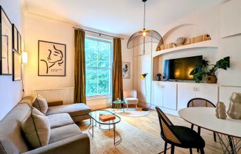 The Olde English School Apartment