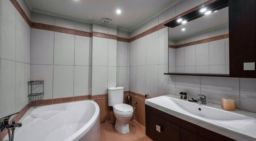 Photo of White Horizon