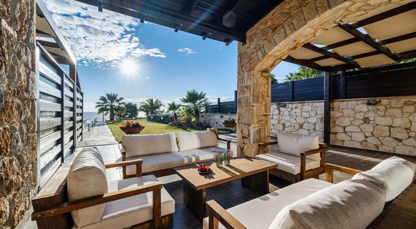 Photo of White Horizon