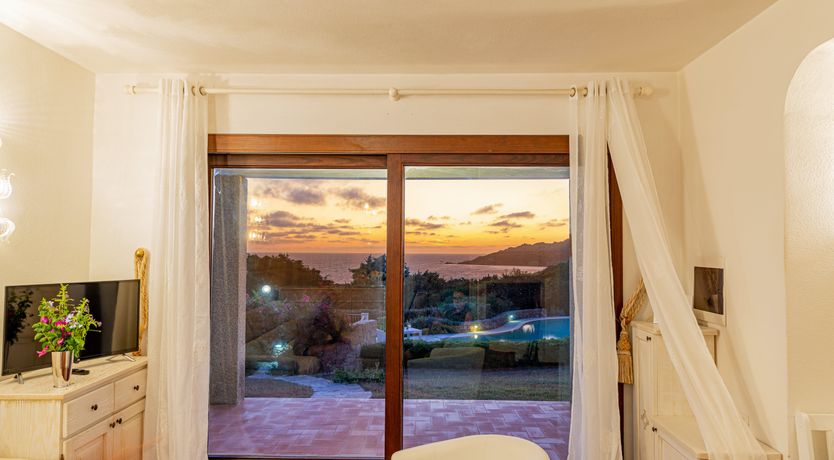 Photo of Apples & Oranges