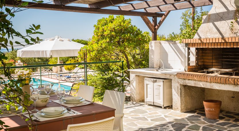 Photo of Honeycomb & White