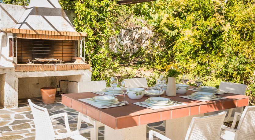 Photo of Honeycomb & White