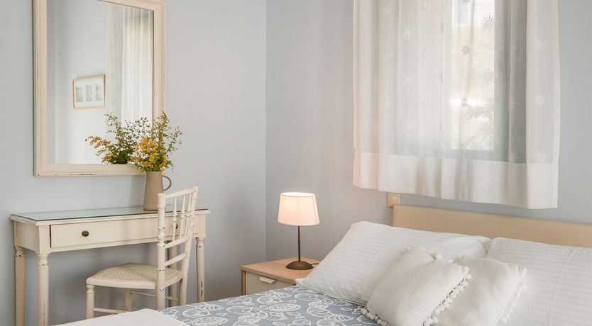 Photo of Honeycomb & White