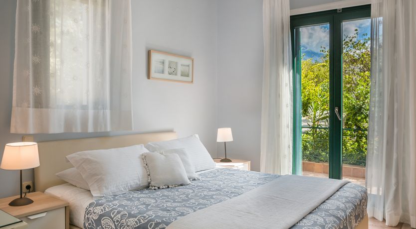 Photo of Honeycomb & White