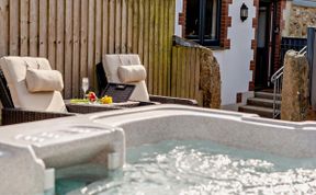 Photo of in Mawgan Porth  (THOGN)