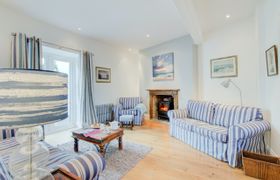 Royal Waves Holiday Cottage