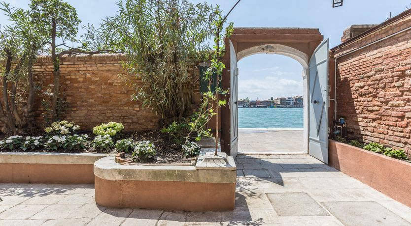 Photo of The Classic Flamingo