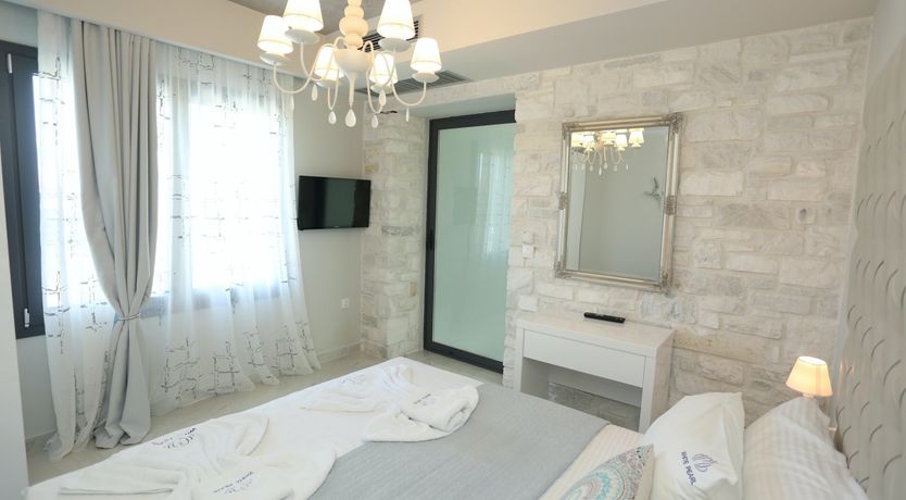 Photo of Grecian Gem