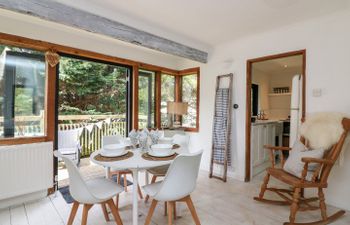 West Island Holiday Cottage