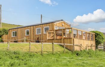 Caban Cwtch (The Cosy Cabin) Holiday Cottage
