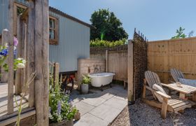 Photo of spindleberry-hut