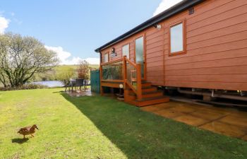 Lake View 10 Holiday Cottage