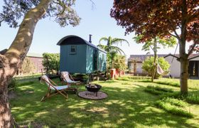 Photo of shepherds-hut-at-the-hollies