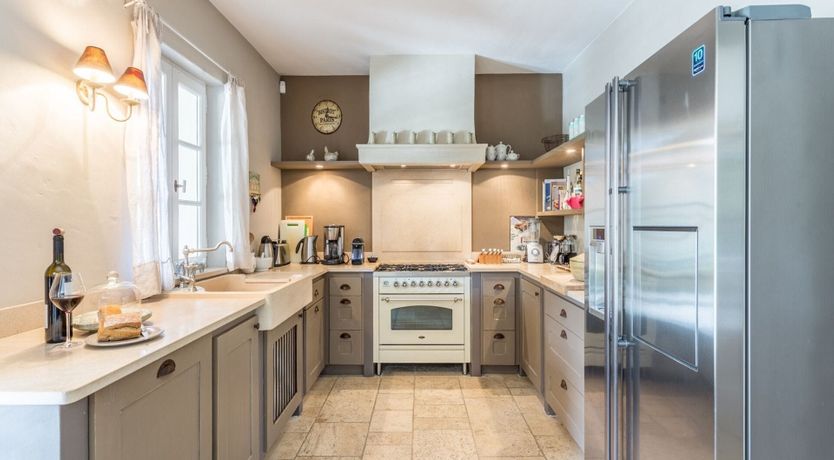 Photo of Chic & Buzzy