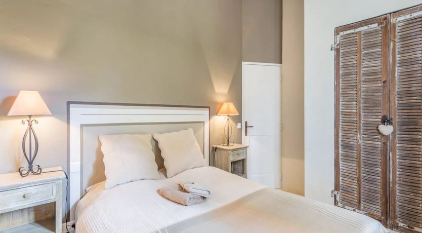 Photo of Chic & Buzzy