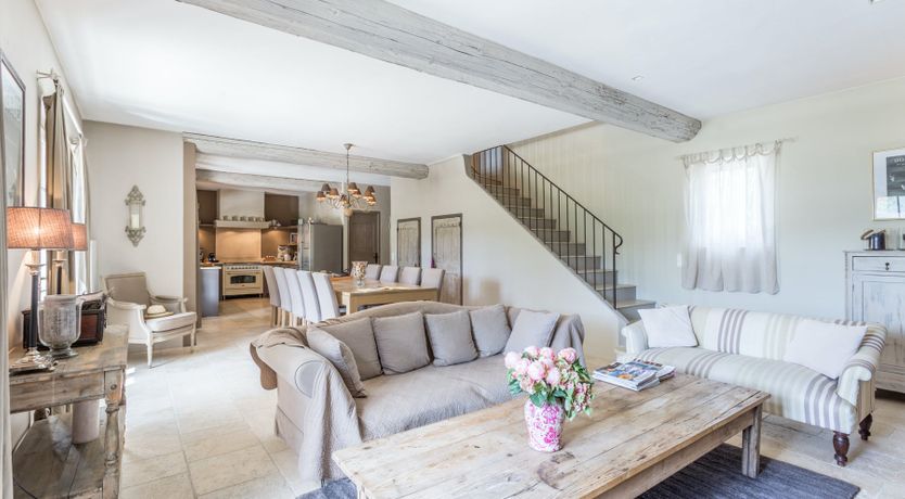 Photo of Chic & Buzzy