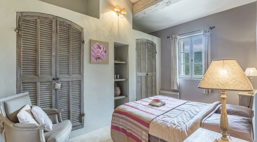 Photo of Chic & Buzzy