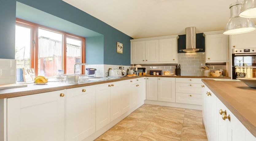 Photo of 4 Bed in Rhewl