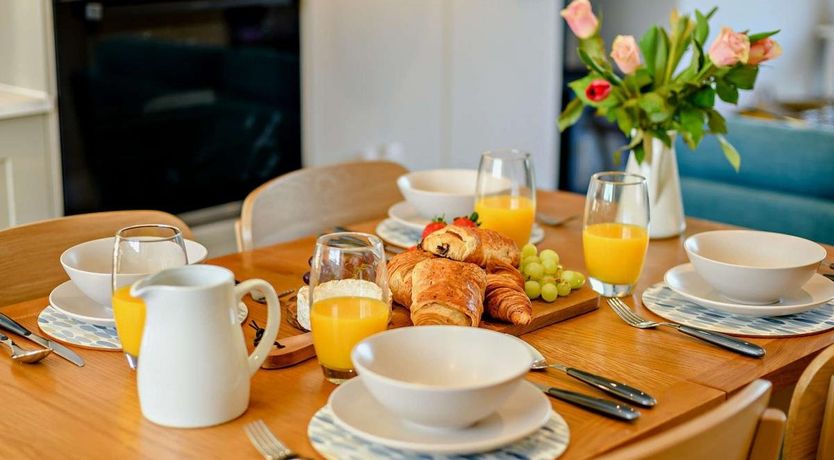 Photo of 2 Bed in Motcombe