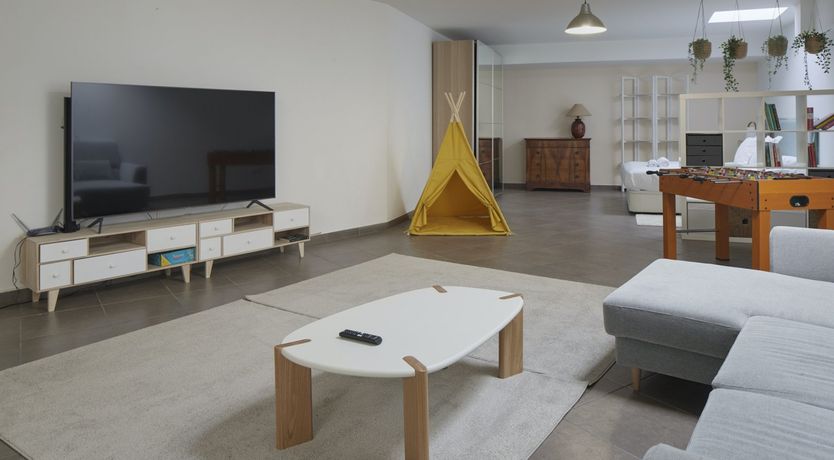 Photo of Basque in it