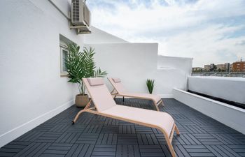 Rooftop Palms Apartment