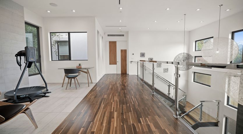 Photo of Welcome To Hollywood