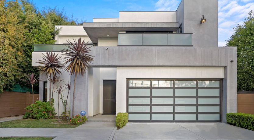 Photo of Welcome To Hollywood