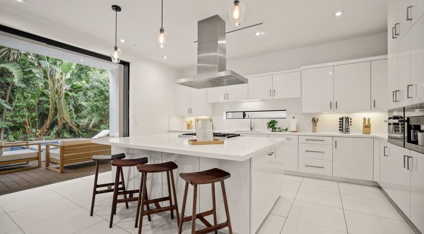 Photo of Welcome To Hollywood