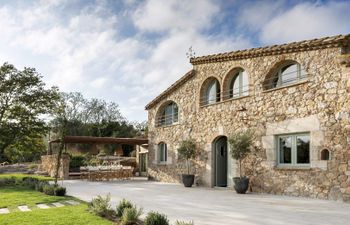 The Olive Green Arch Cottage