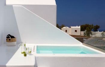 Santorini Seclusion Apartment