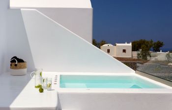 Santorini Seclusion Apartment