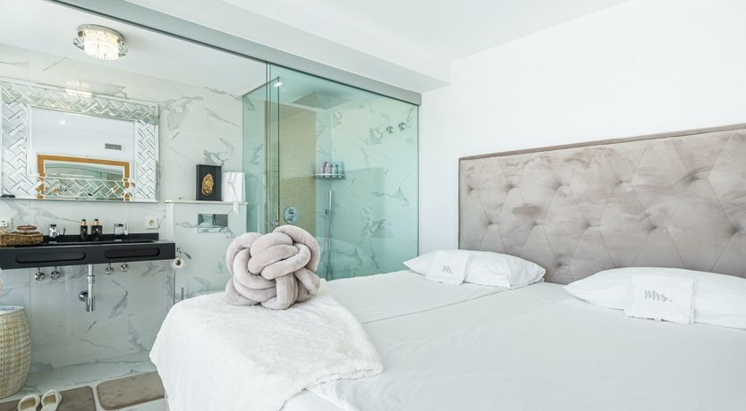 Photo of The Lady in Gold