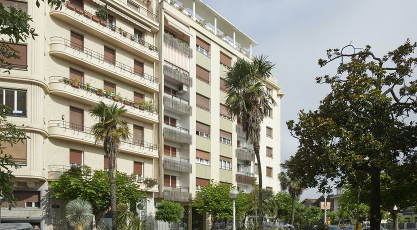 Photo of Good Times & Tan Lines