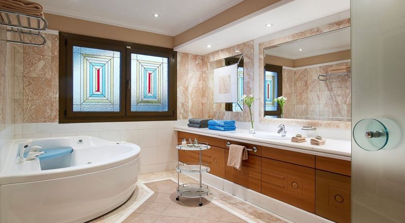 Photo of Royal Tempest