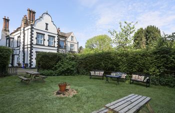 Llys y Graig Holiday Cottage