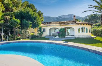 Waves & Water Villa