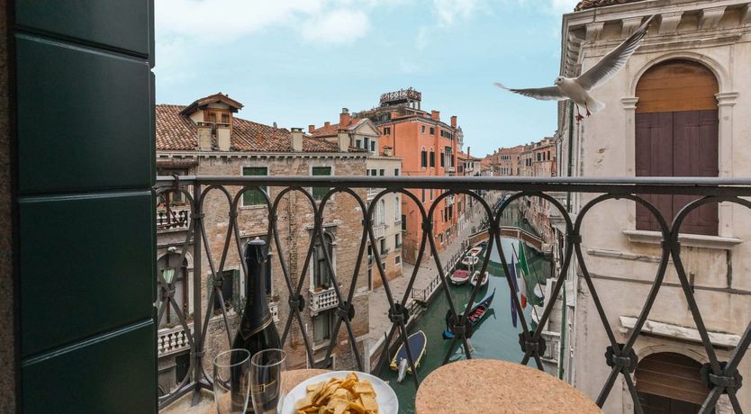 Photo of Cosy on the Canal