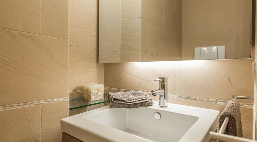 Photo of Art's Charm