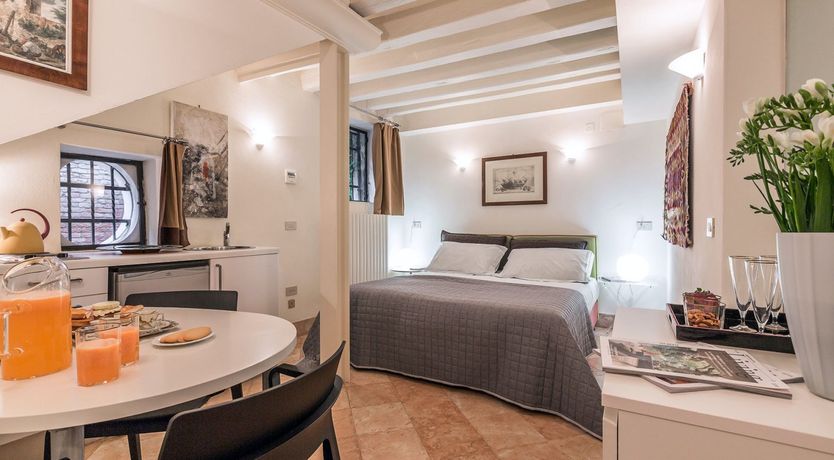 Photo of Art's Charm