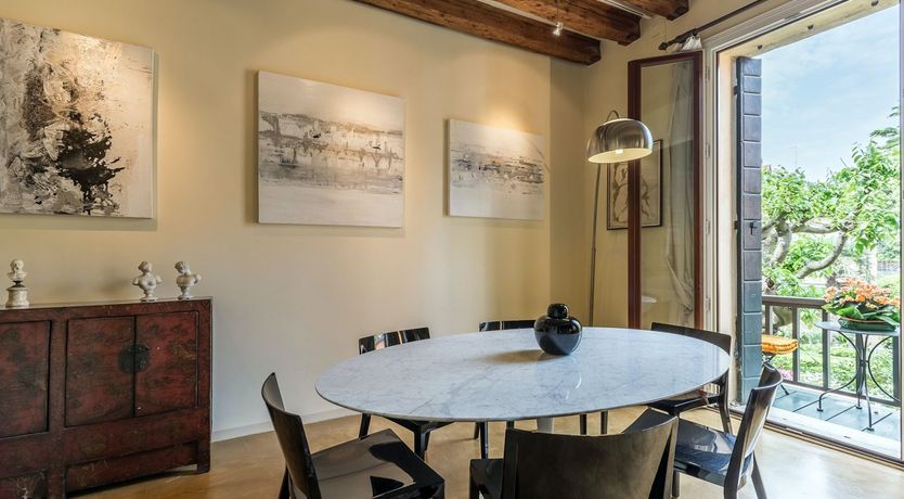 Photo of Art's Charm