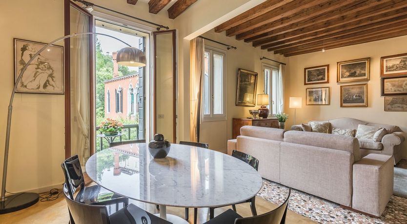 Photo of Art's Charm