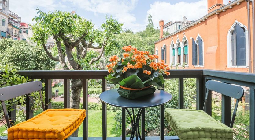 Photo of Art's Charm