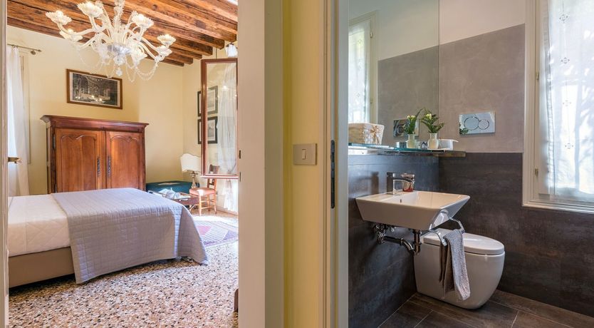 Photo of Art's Charm