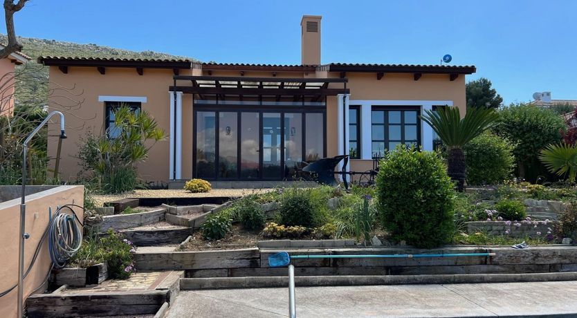 Photo of Honey Breeze